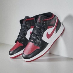 Nike Air Jordan 1 Mid Bred Toe 554724-066 Black/Gymred-White