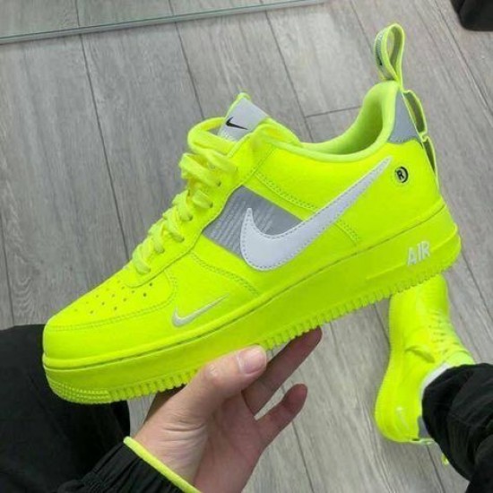 NikeAir Force 1 07 Lv8 Utility Volt