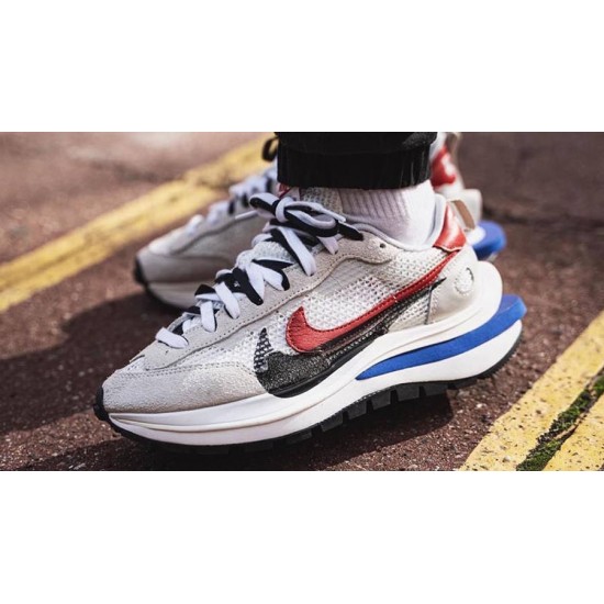 Nike Vaporwaffle Sacai Sport Fuchsia Game Royal CV1363-100 Sail/Light Bone-Game Royal-Sport Fuchsia